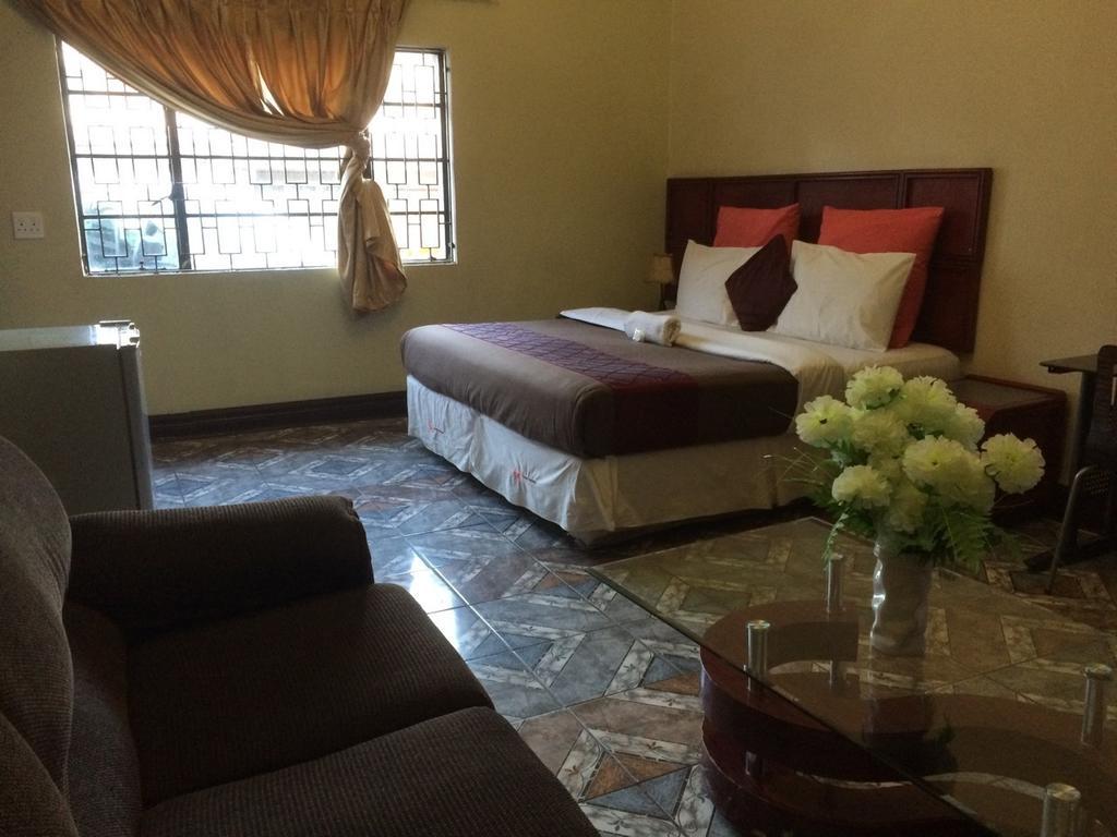 G&G Guesthouse Johannesburg Room photo